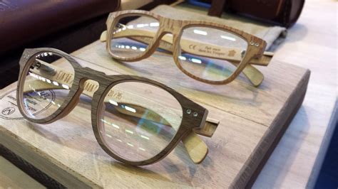 Lunettes en bois de France .